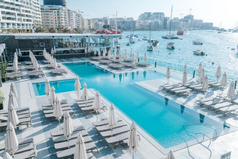 Zwembad van Bayview Hotel en Apartments