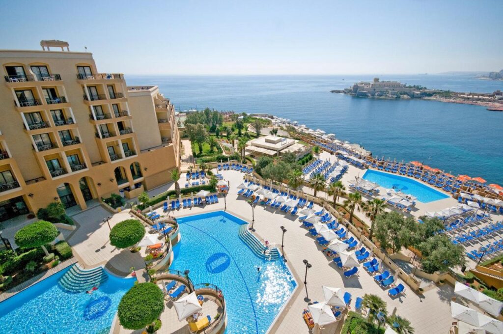 Het corinthia st georges bay hotel op malta