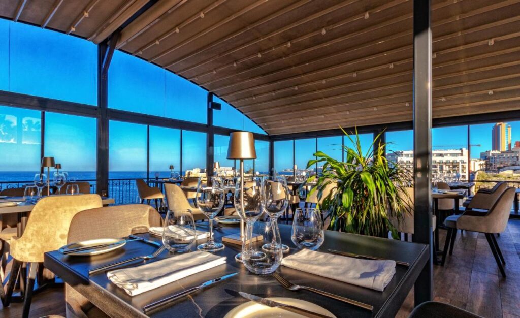 Eetzaal van Corinthia St Georges Bay