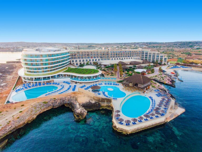 overview van ramla bay resort