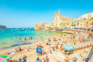 balutta bay in st julians op het eiland malta