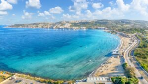 mellieha bay strand op malta