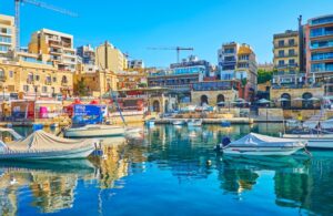 st julians bay met boten in malta