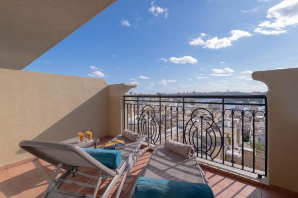 Balkon van Ax The Palace