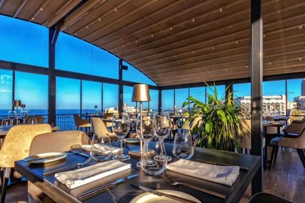 Eetzaal van Corinthia St Georges Bay