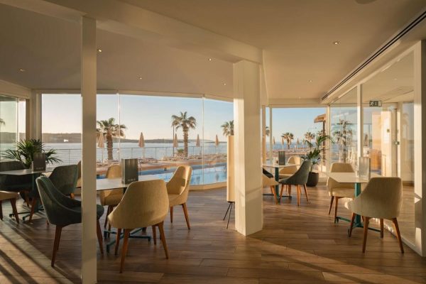Restaurant van Doubletree by Hilton Malta