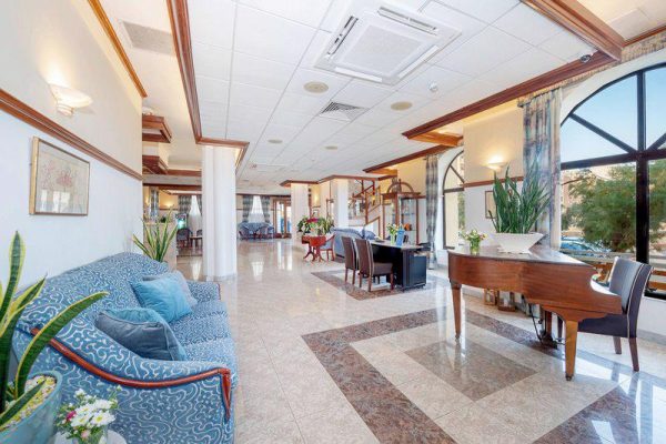 Lobby van Gillieru Harbour