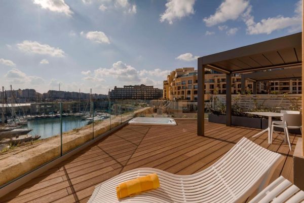 Terras met uitzicht van Hilton Malta