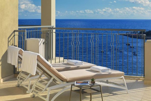 Balkon met zeezicht van Marriot Malta en Spa