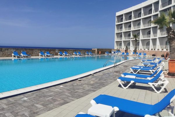 Zwembad van Paradise Bay Hotel