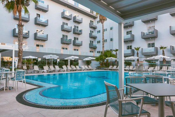 zwembad van pebbles resort