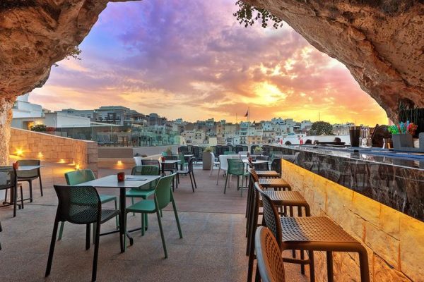 bar met terras van pergola spa