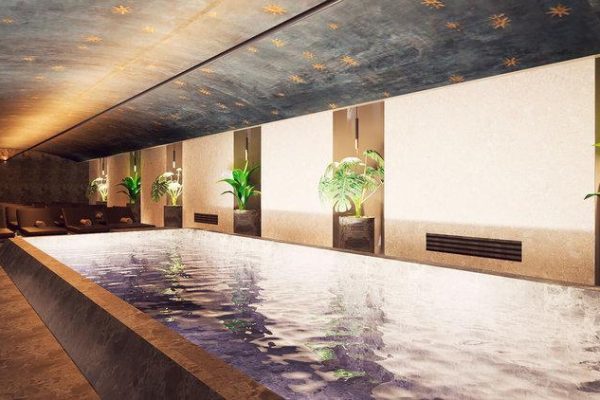 binnenzwembad van qarwa palace resort en spa