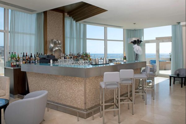 bar van radisson blu resort spa malta golden sands