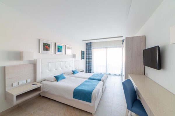 slaapkamer van ramla bay resort
