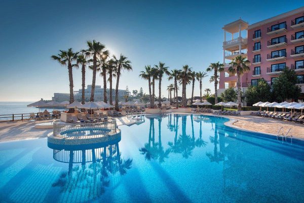 zwembad van starwood the westin dragonara resort